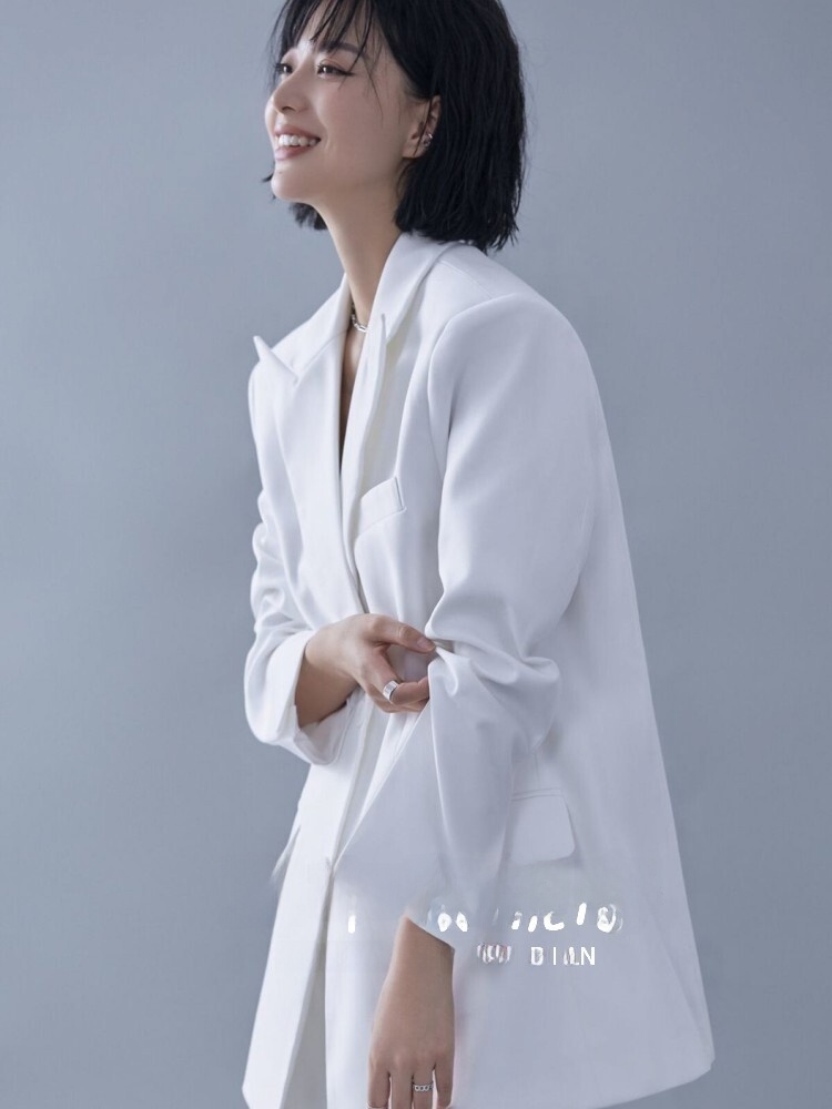 White Suit Theme Fashion Magaz - Ethnic Fashion Magazine recensie en prijs