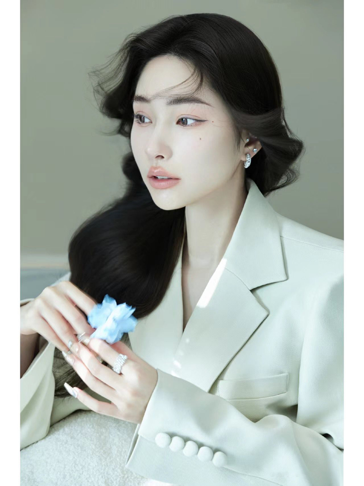 Green Ostrich Feather Suit 202 - Ethnic Fashion Magazine recensie en prijs
