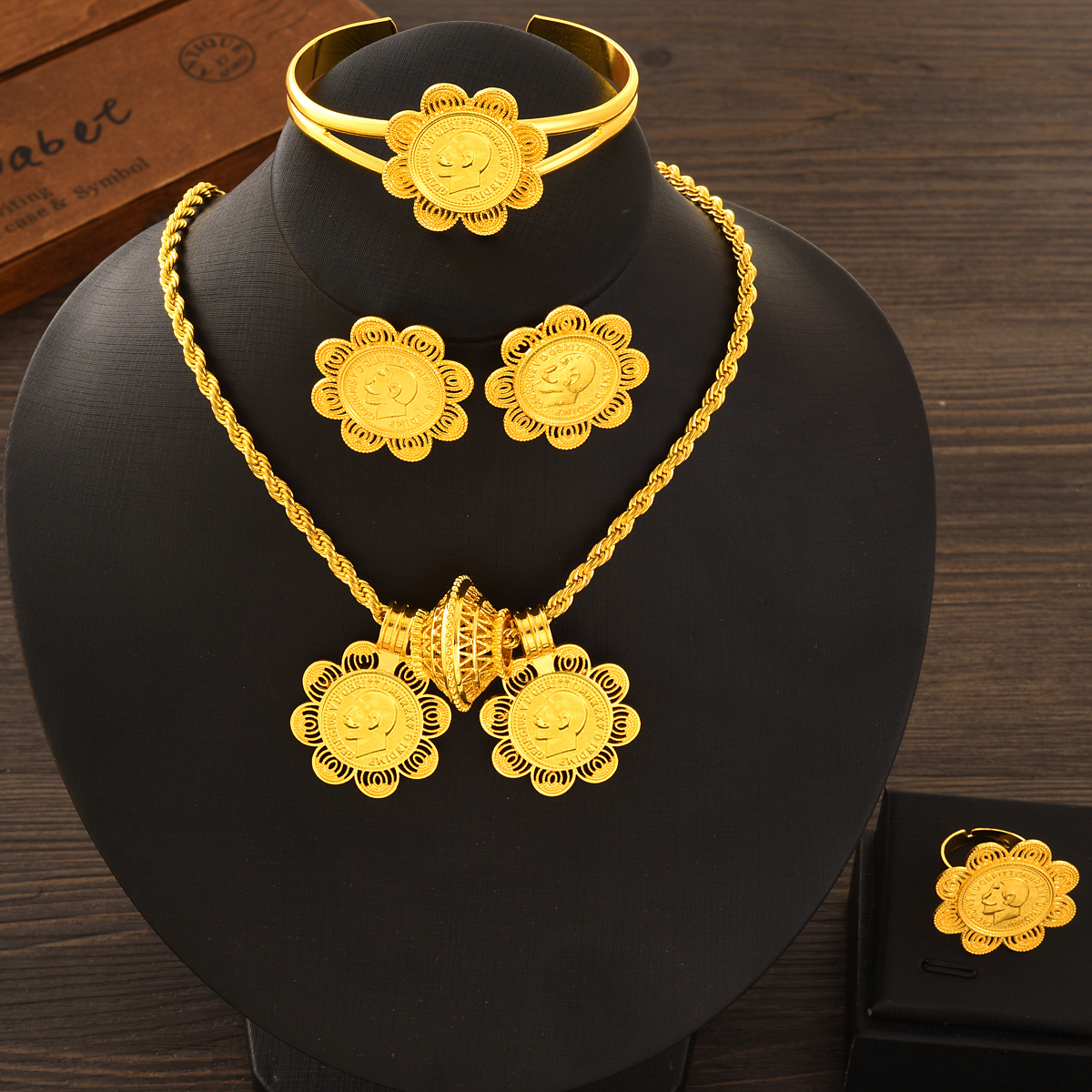 Dubai 24k Gold Plated Double P - Ethnic Fashion Dubai recensie en prijs