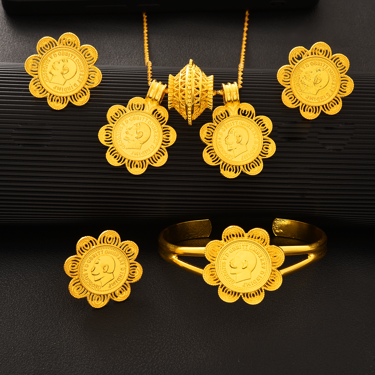 Dubai 24k Gold Plated Double P - Ethnic Fashion Dubai recensie en prijs