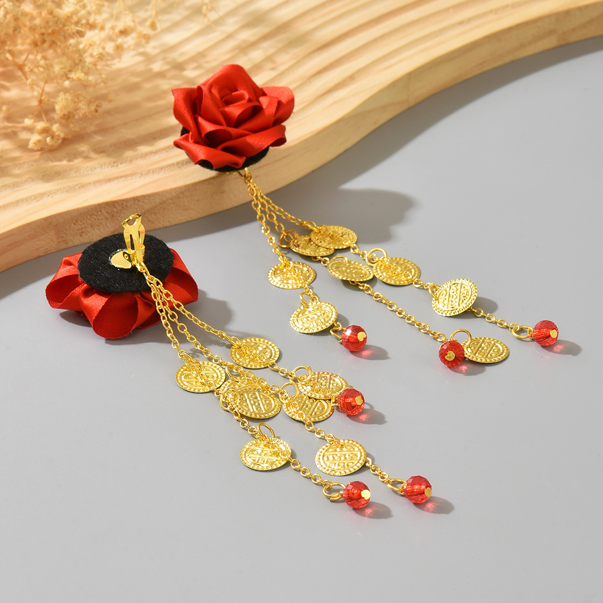 Red Rose Fabric Clip-On Earrin - Ethnic Fashion Co In recensie en prijs