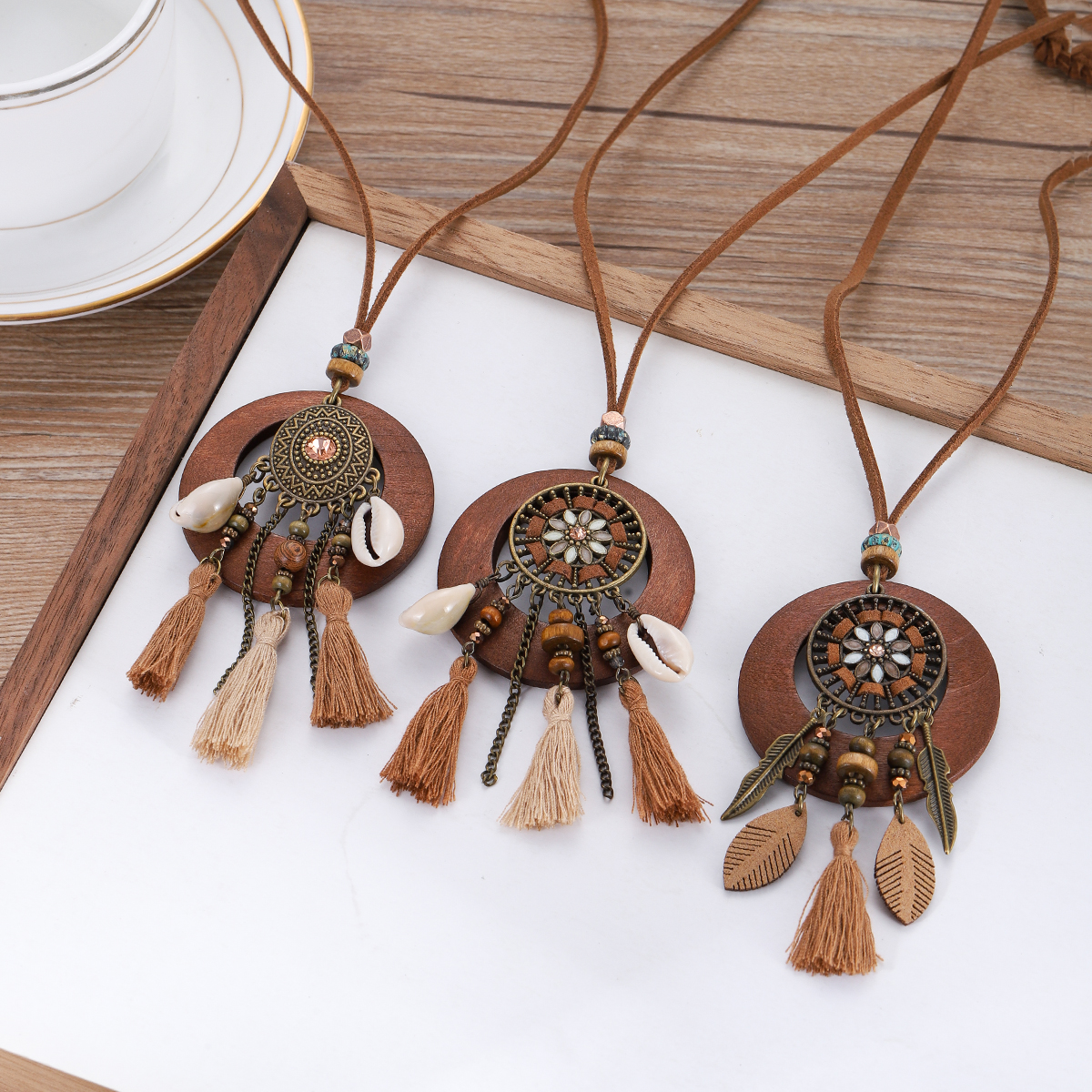 Retro Ethnic Round Wooden Long - Ethnic Fashion Wear For Women recensie en prijs