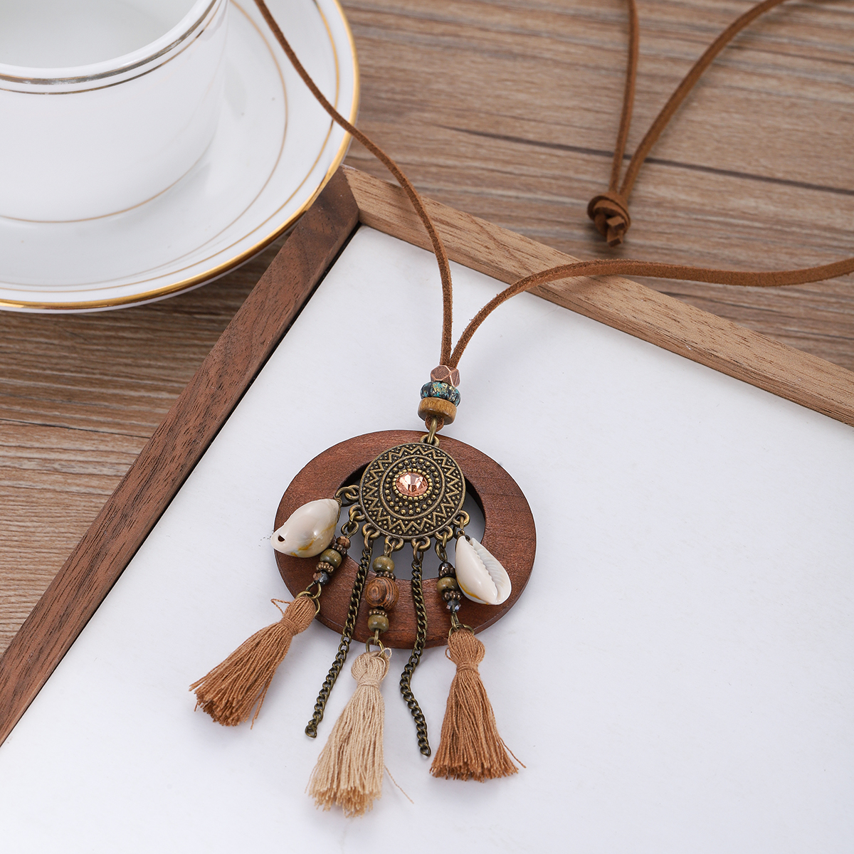 Retro Ethnic Round Wooden Long - Ethnic Fashion Wear For Women recensie en prijs
