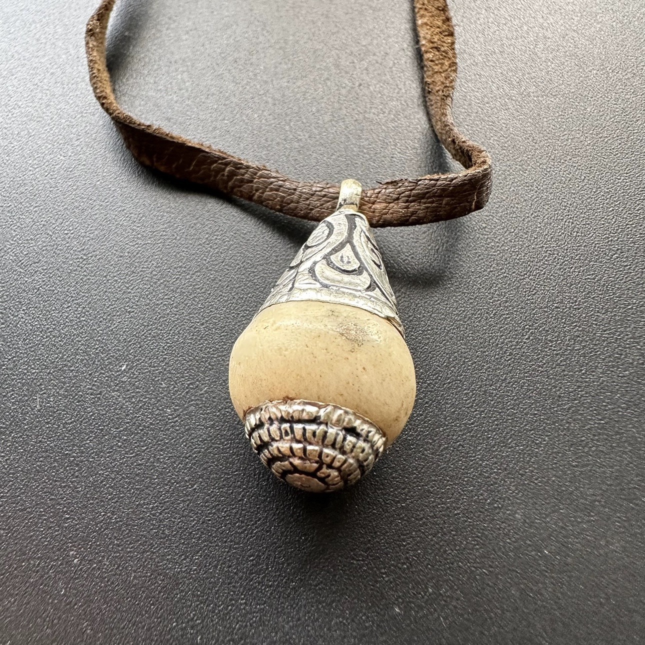 Handmade Tibetan Ethnic Cowbon - Ethnic Fashion World recensie en prijs