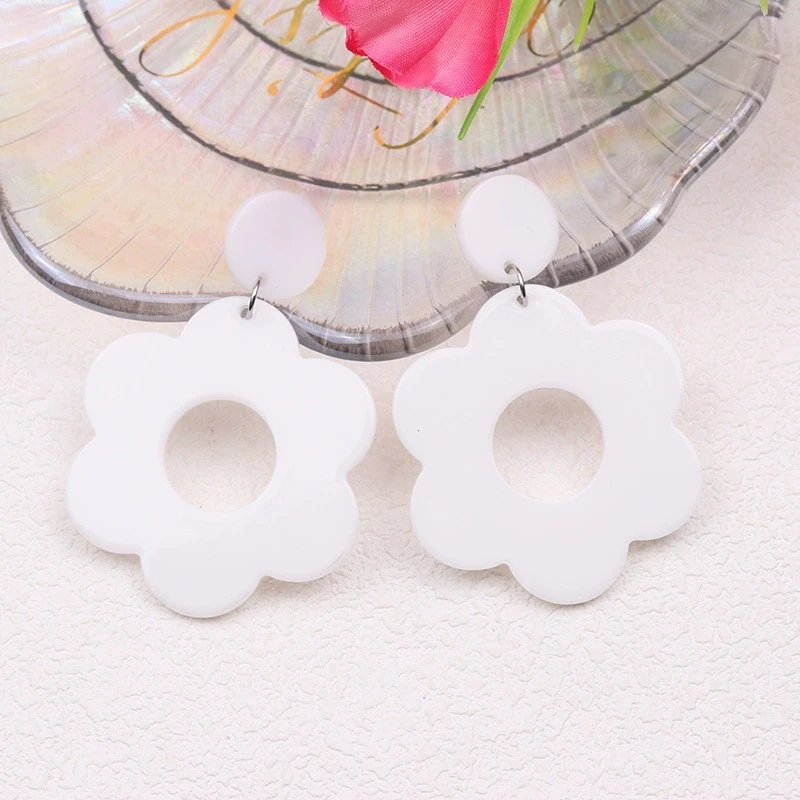 Fashion Acrylic White Flower R - Ethnic Fashion Wear For Women recensie en prijs